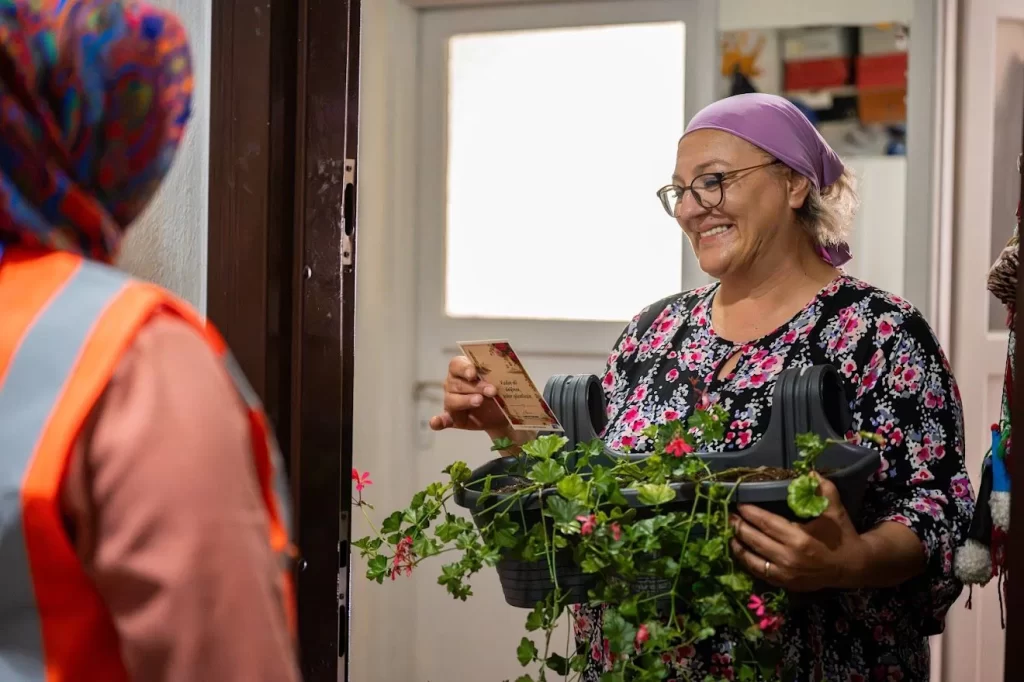 Balkonlar çiçek açıyor, komşuluk güzelleşiyor - görsel 3