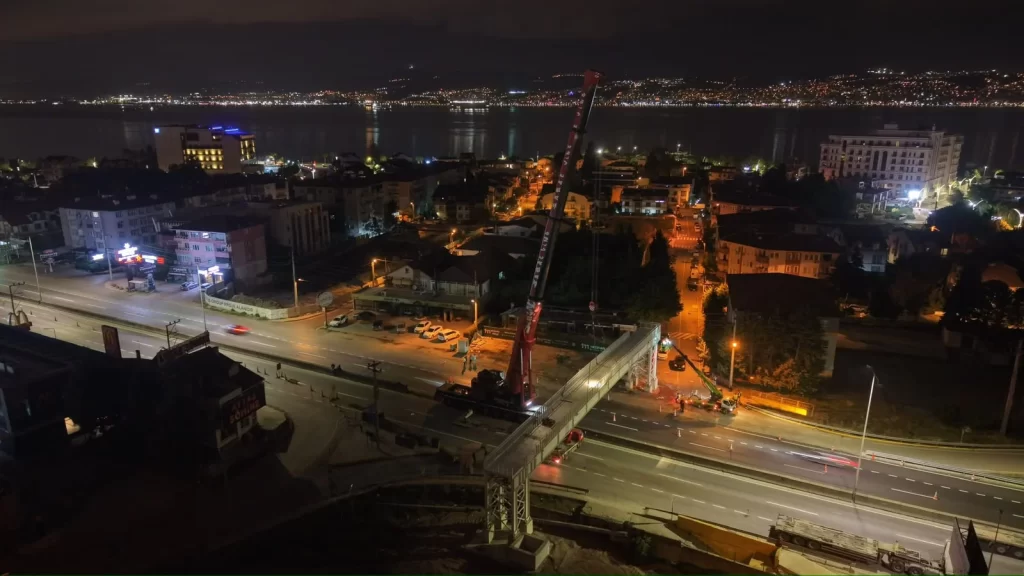 Başiskele Kavşağı’nda gece operasyonu - görsel 4