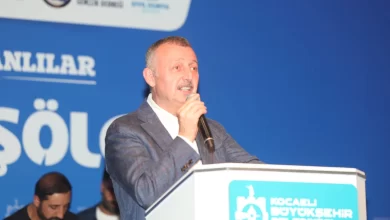 DÜZELTME Başkan Büyükakın — DÜZELTME! Başkan Büyükakın, Vanlıların halayına katıldı: “Biz birlikte Türkiye’yiz”