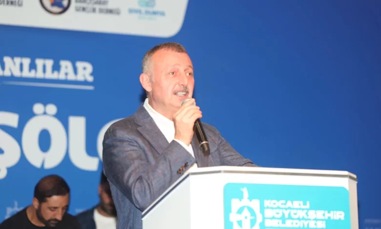 DÜZELTME Başkan Büyükakın — DÜZELTME! Başkan Büyükakın, Vanlıların halayına katıldı: “Biz birlikte Türkiye’yiz”