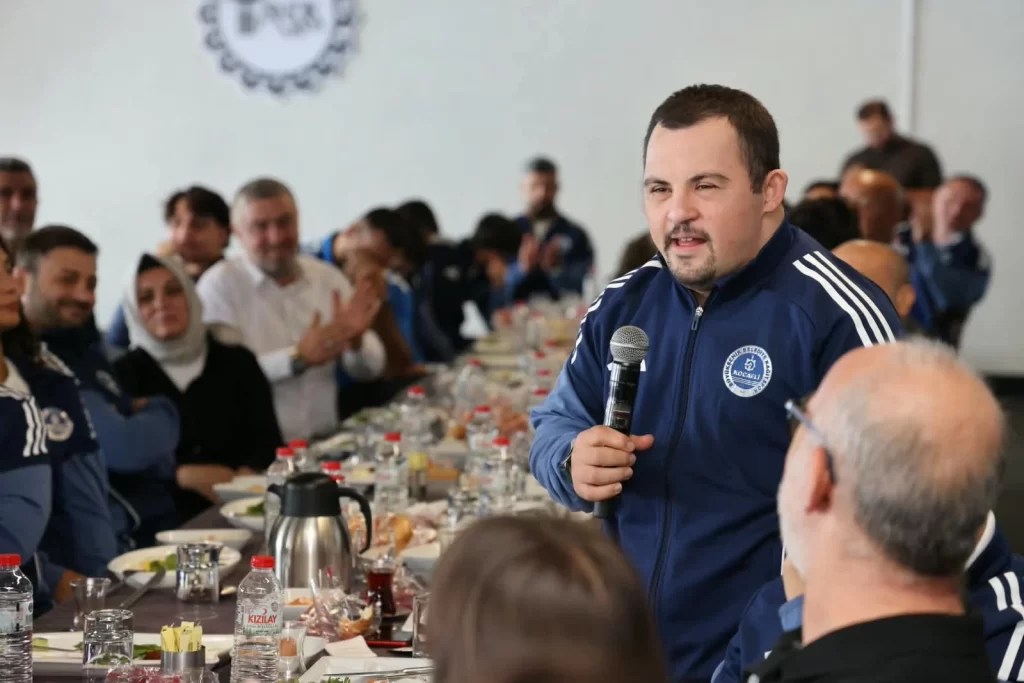 Başkan Büyükakın başarılı sporcularla buluştu - görsel 3