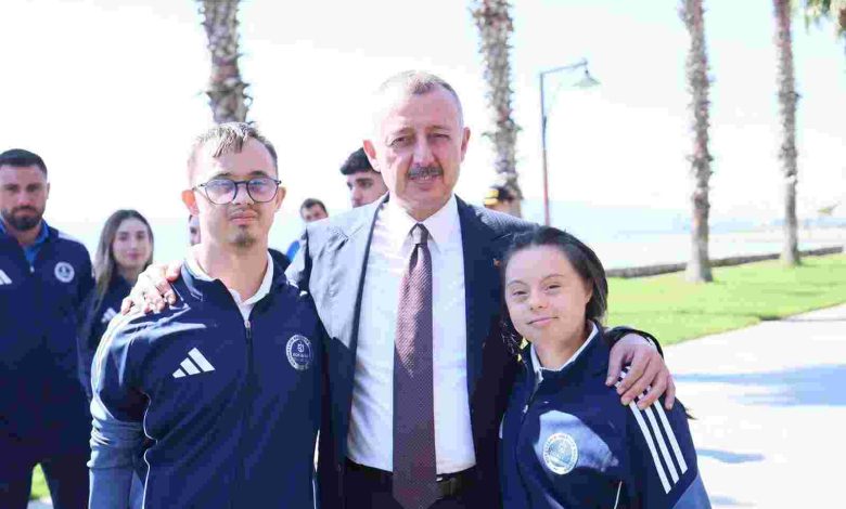 Başkan Büyükakın başarılı sporcularla buluştu