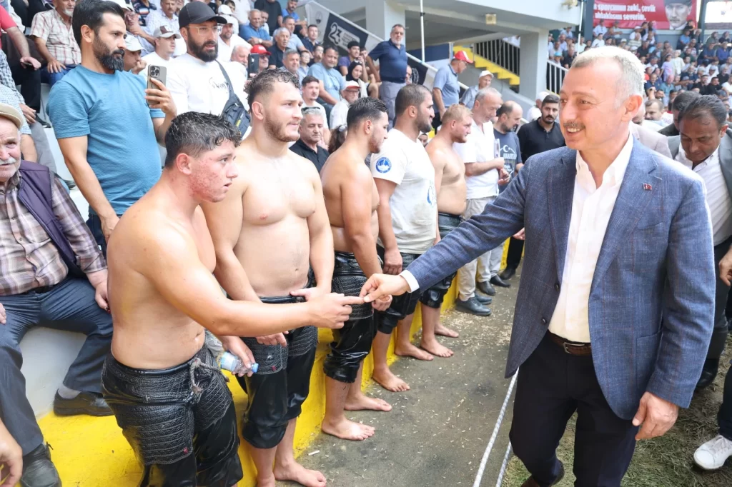 Başkan Büyükakın’a İshakçılar’da sevgi seli - görsel 2