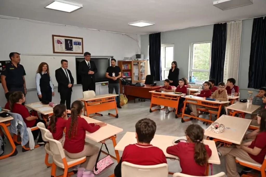 Başkan Kocaman, Derbent’te Çocukların Bilim Heyecanına Ortak Oldu - görsel 4