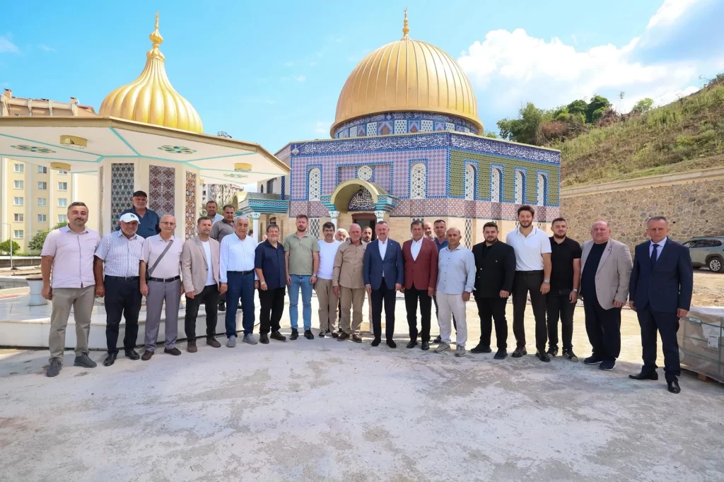 Büyükakın, Karamürsel’de hem gönüllere dokundu, hem de çalışmaları inceledi - görsel 2