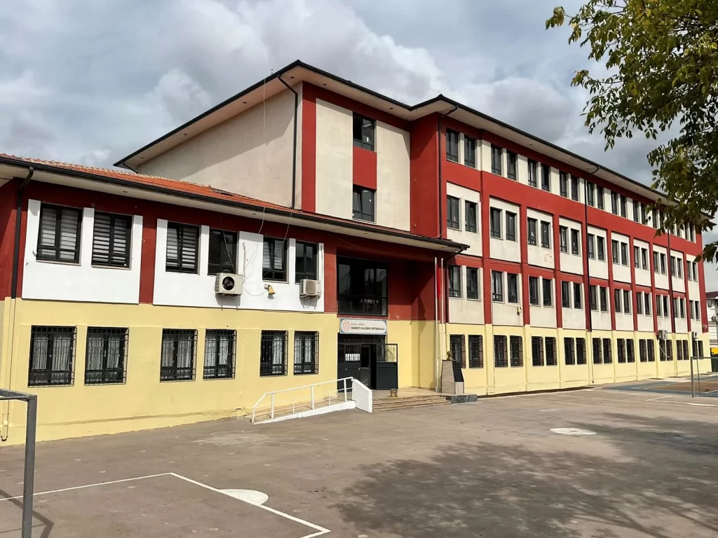 Büyükşehir’den okullara 7,3 milyon TL’lik boya desteği - görsel 4
