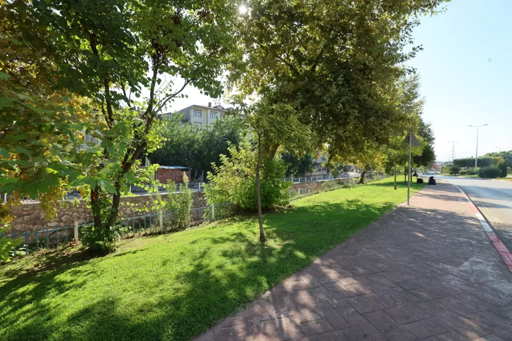 Derince’de Parklar Yenileniyor, Yeşil Alanlar Güzelleşiyor - görsel 3