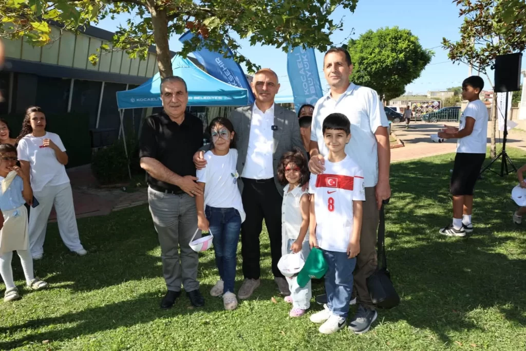 Başkan Söğüt, Hereke Fest’te gençlerin coşkusuna ortak oldu - görsel 3