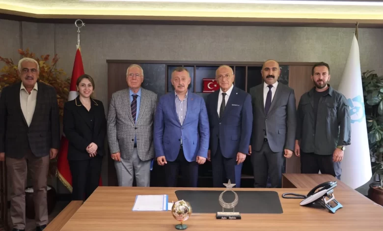 Cem Vakfı, teşekkür için Başkan Büyükakın’a geldi