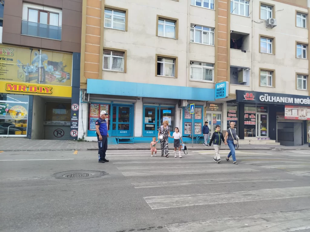 Ders zili çaldı, zabıta okul önlerinde tedbir aldı - görsel 4