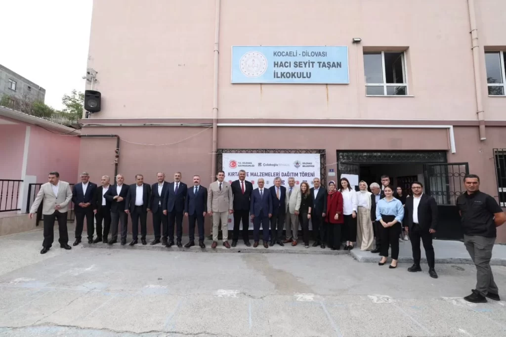 Dilovası’nda Eğitime Destek Sürüyor 1. Sınıf Öğrencilerine Kırtasiye Malzemesi Dağıtıldı - görsel 3