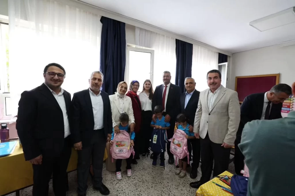 Dilovası’nda Eğitime Destek Sürüyor 1. Sınıf Öğrencilerine Kırtasiye Malzemesi Dağıtıldı - görsel 4