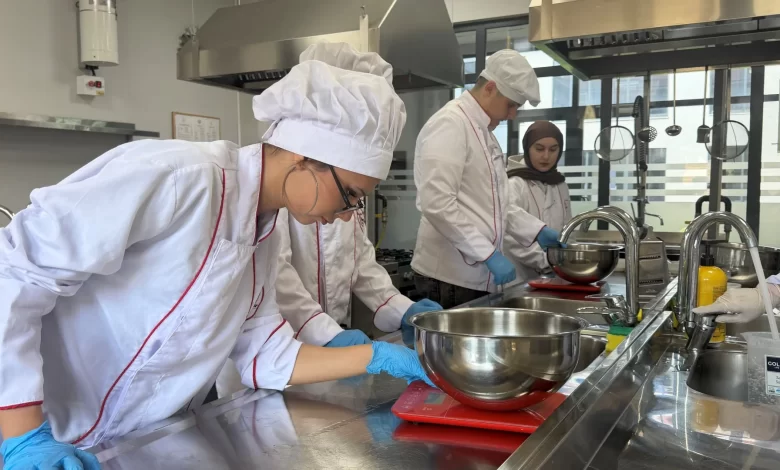 Gebze Beyaz Kalpler donanımlı gençler yetiştiriyor