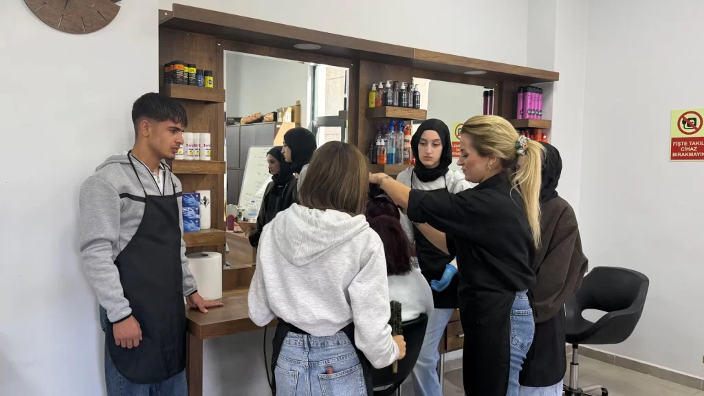 Gebze Beyaz Kalpler donanımlı gençler yetiştiriyor - görsel 3