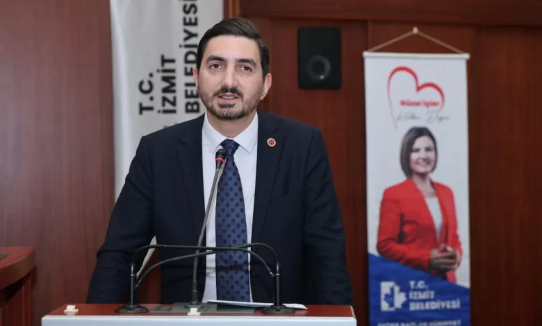 Gençtürk: “İzmit’in iradesine ve Fatma Başkan’ın hukukuna sonuna kadar sahip çıkacağız”