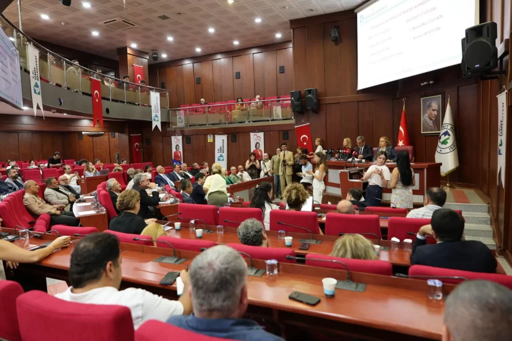 Gençtürk: “İzmit’in iradesine ve Fatma Başkan’ın hukukuna sonuna kadar sahip çıkacağız” - görsel 2