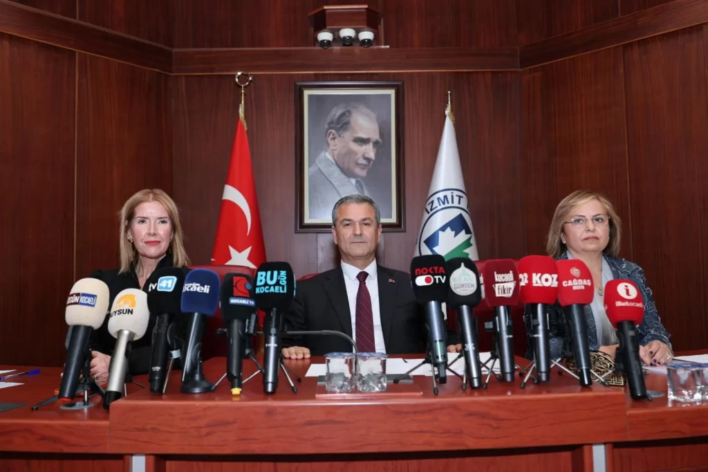 Gençtürk: “İzmit’in iradesine ve Fatma Başkan’ın hukukuna sonuna kadar sahip çıkacağız” - görsel 3