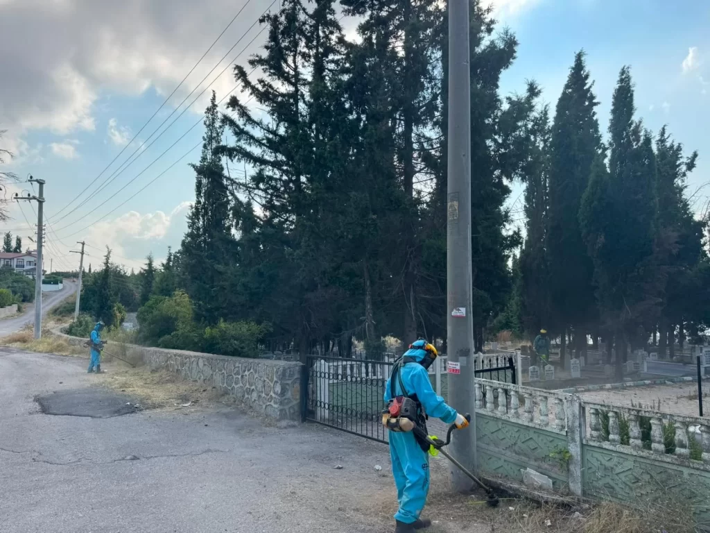 İzmit’te mezarlıklar Büyükşehir eliyle güzelleşiyor - görsel 4