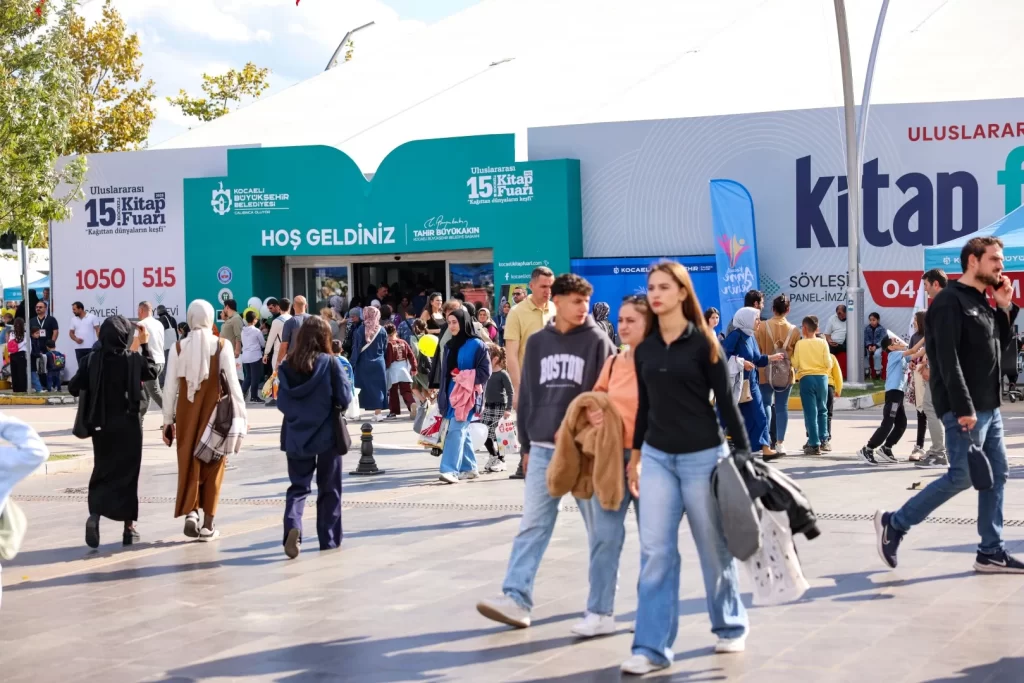 Kitapseverlere denizden fuara konforlu ulaşım - görsel 2