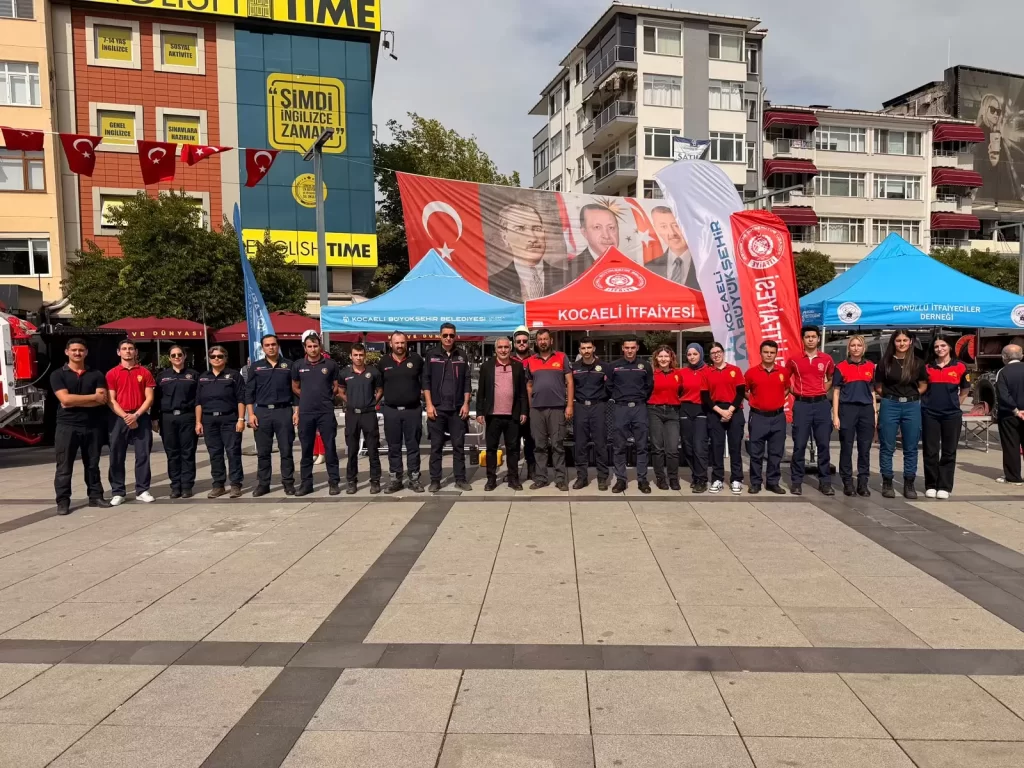 Kocaeli meydanları İtfaiye Haftası’nda renklendi - görsel 4