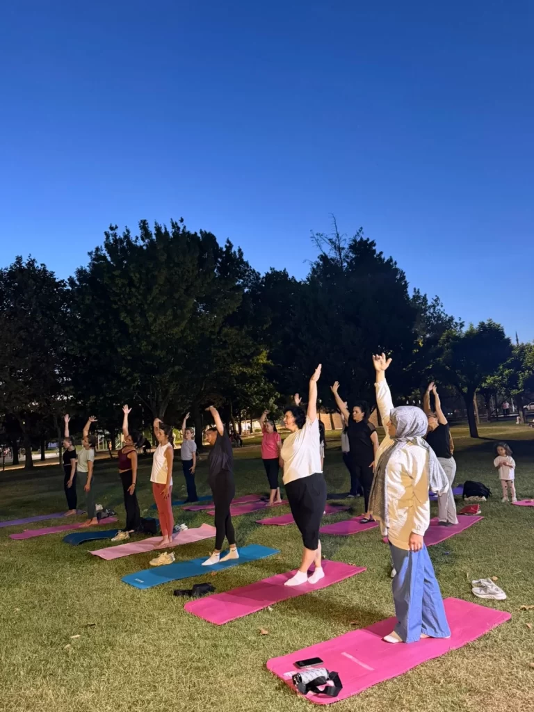 “Nefes Al İzmit ”yoga programı Eylül ayında Plaj Yolu’nda gerçekleştirildi - görsel 2