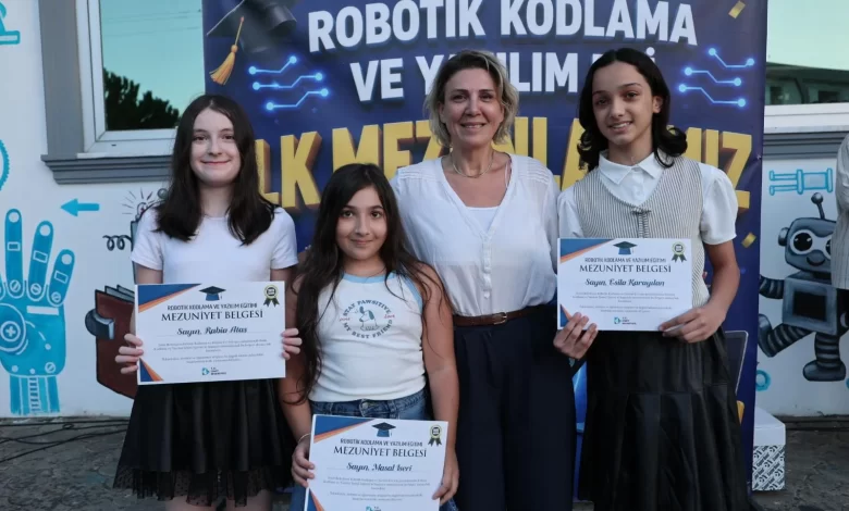 Robotik Kodlama ve Yazılım Evi ilk mezunlarını verdi