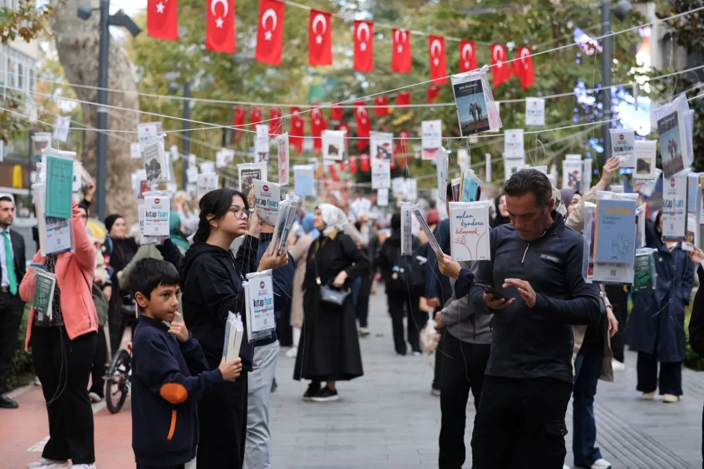 Sadece bu kentin ağaçları kitap açar - görsel 3