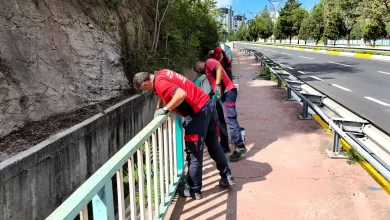 Korkuluklar boyanıyor, üst geçitler yenileniyor