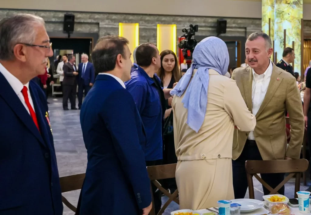 Vali Aktaş ve Başkan Büyükakın, şehit aileleri ve gaziler ile bir araya geldi; Büyükakın: “Sizler için ne yaparsak yapalım…