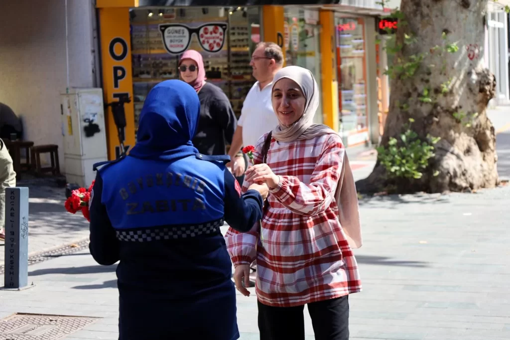 Zabıta Haftası’nda çiçekler Büyükşehir’den - görsel 4