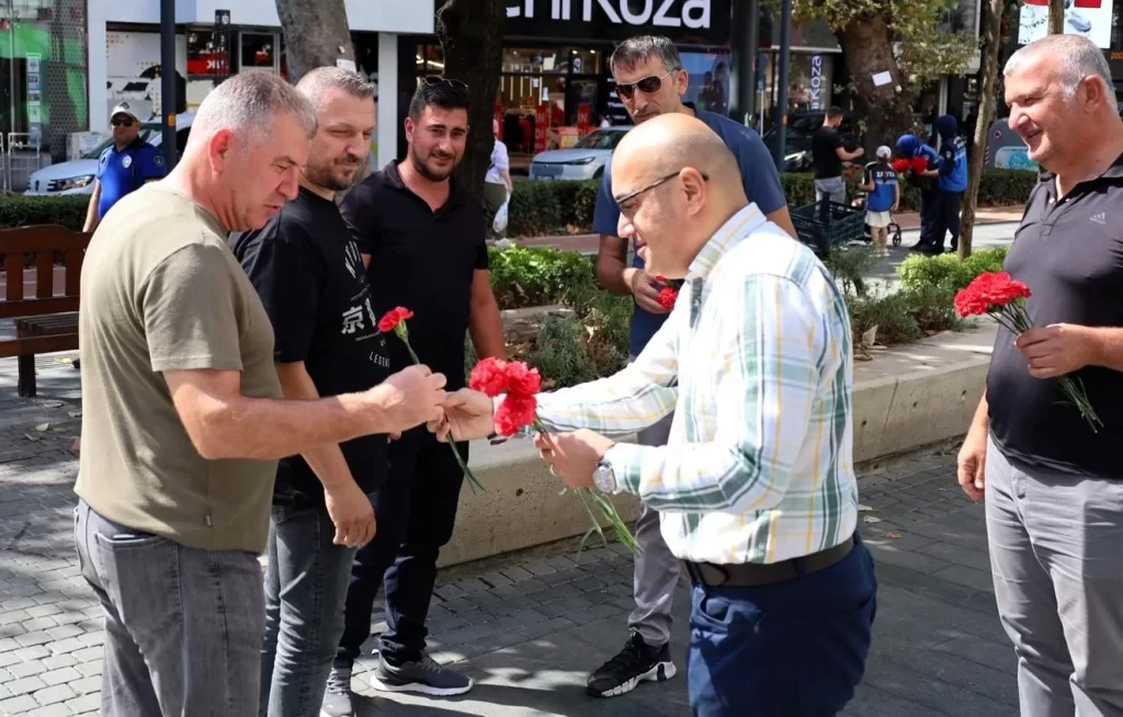 Zabıta Haftası’nda çiçekler Büyükşehir’den - görsel 3