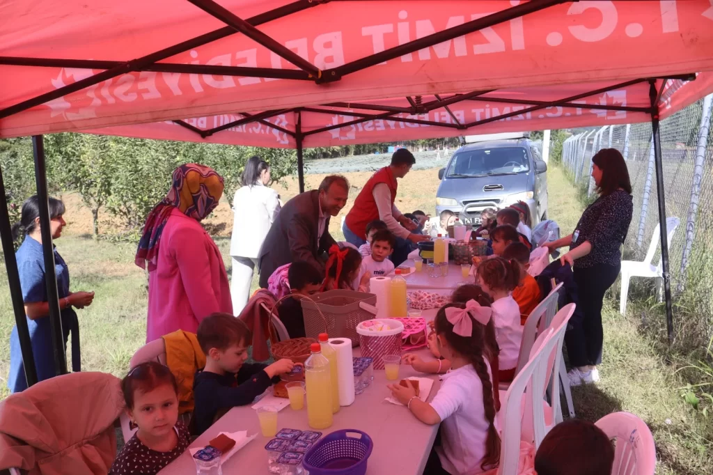 Çınar Çocuk Evi minikleri meyveleri dalından topladı - görsel 4