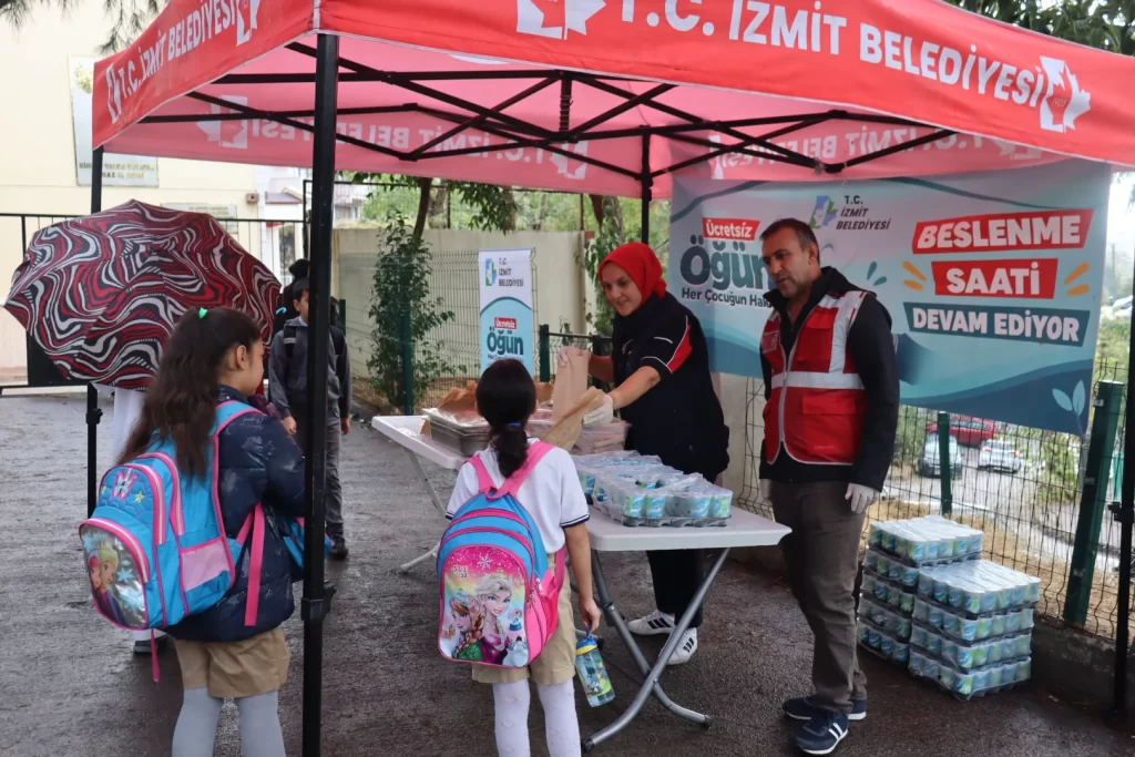 Öğrencilerin beslenmesine İzmit Belediyesi desteği sürüyor - görsel 3