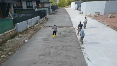 İzmit Belediyesi, Kabaoğlu’nda beton yol çalışmalarını sürdürüyor