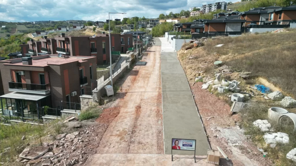 İzmit Belediyesi, Kabaoğlu’nda beton yol çalışmalarını sürdürüyor - görsel 3
