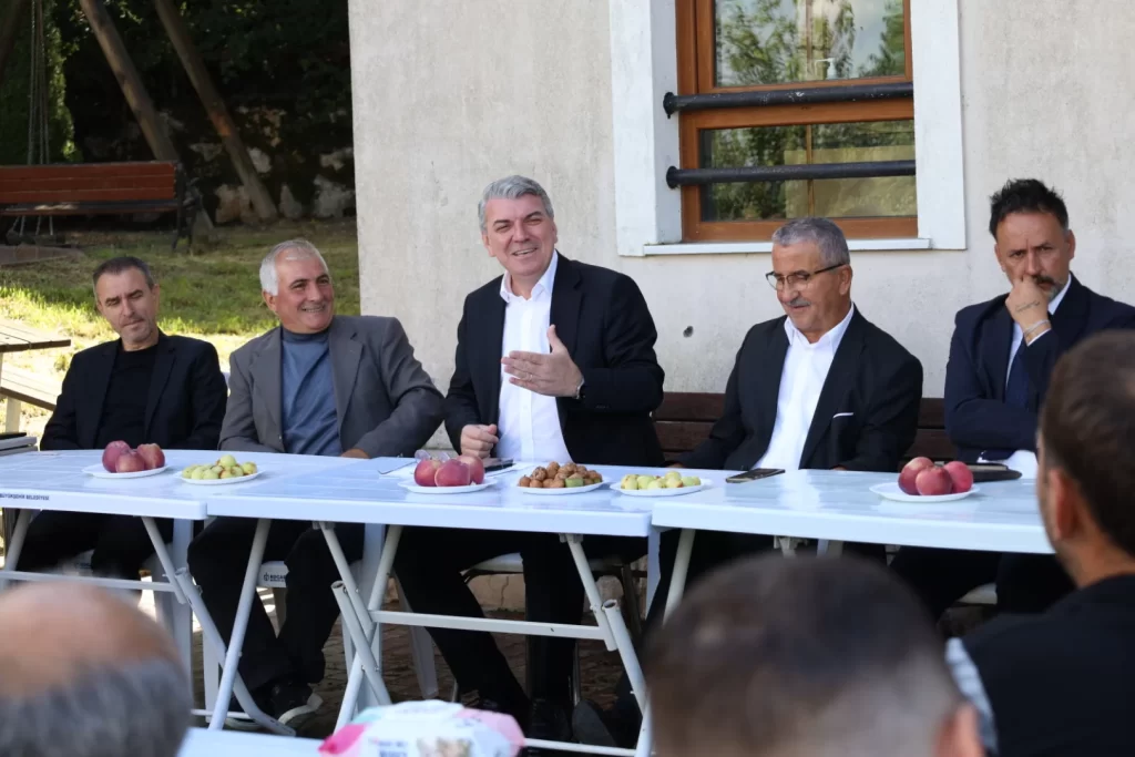 İzmit Belediyesi, Ortaburun Mahallesinin ihtiyaçlarını yerinde dinledi - görsel 3