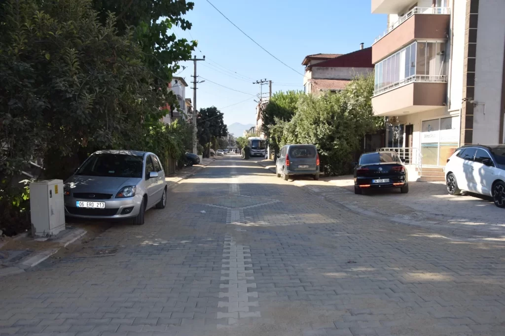İzmit Belediyesi Yenişehir’de altyapı sonrası zarar gören yolları yeniledi - görsel 2