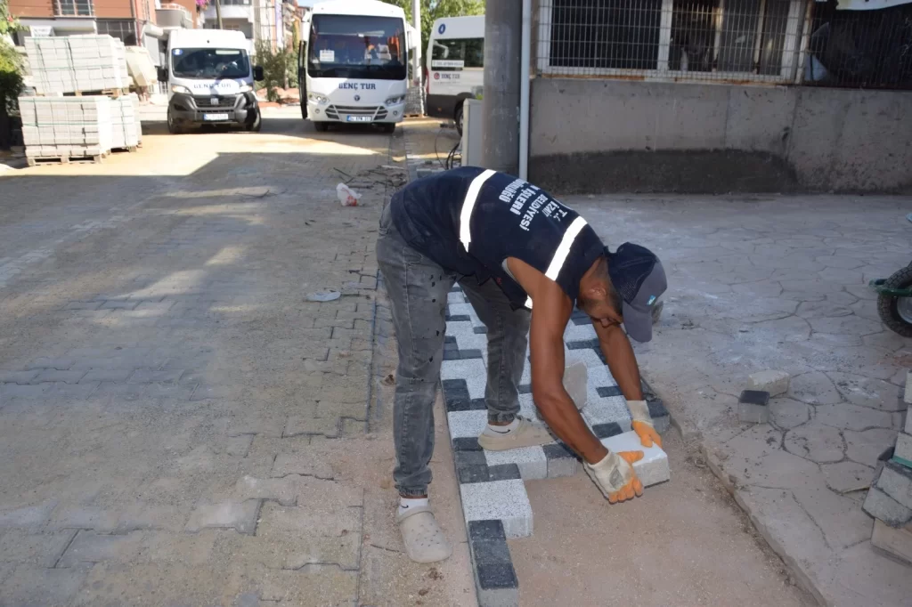 İzmit Belediyesi Yenişehir’de altyapı sonrası zarar gören yolları yeniledi - görsel 4