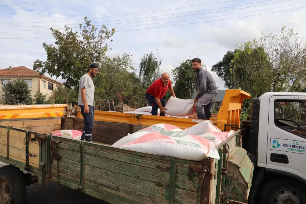 İzmit Belediyesi yangında zarar gören üreticileri yalnız bırakmadı - görsel 2