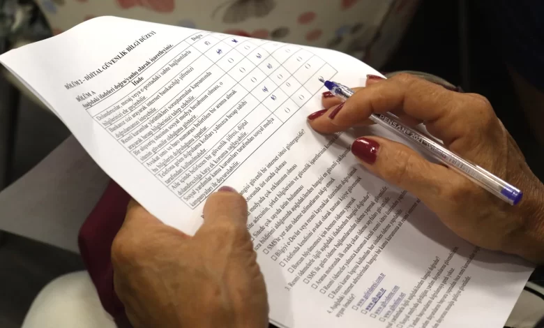 İzmit Belediyesinden dijital dolandırıcılığa karşı farkındalık eğitimi