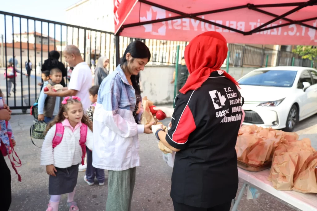 İzmit Belediyesinin Beslenme Saati Projesi öğrencileri ve velileri mutlu ediyor - görsel 3