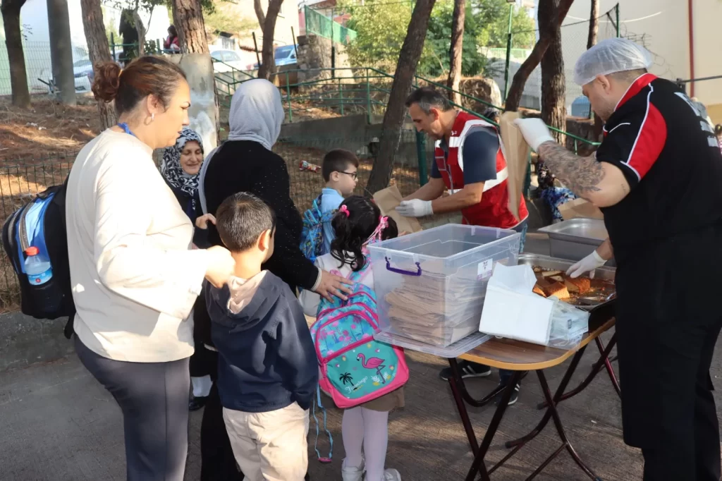 İzmit Belediyesinin Beslenme Saati Projesi öğrencileri ve velileri mutlu ediyor - görsel 4