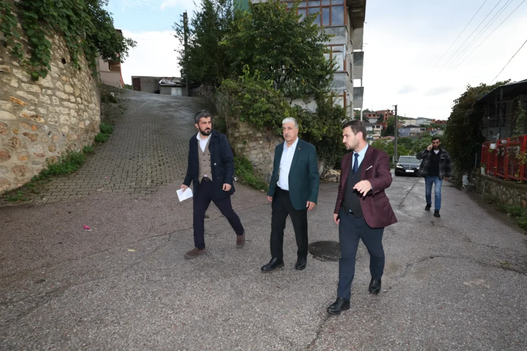 DİLOVASI’NDA YOLLAR YENİLENİYOR: BAŞKAN ÖMEROĞLU ÇALIŞMA ALANLARINI İNCELEDİ - görsel 3