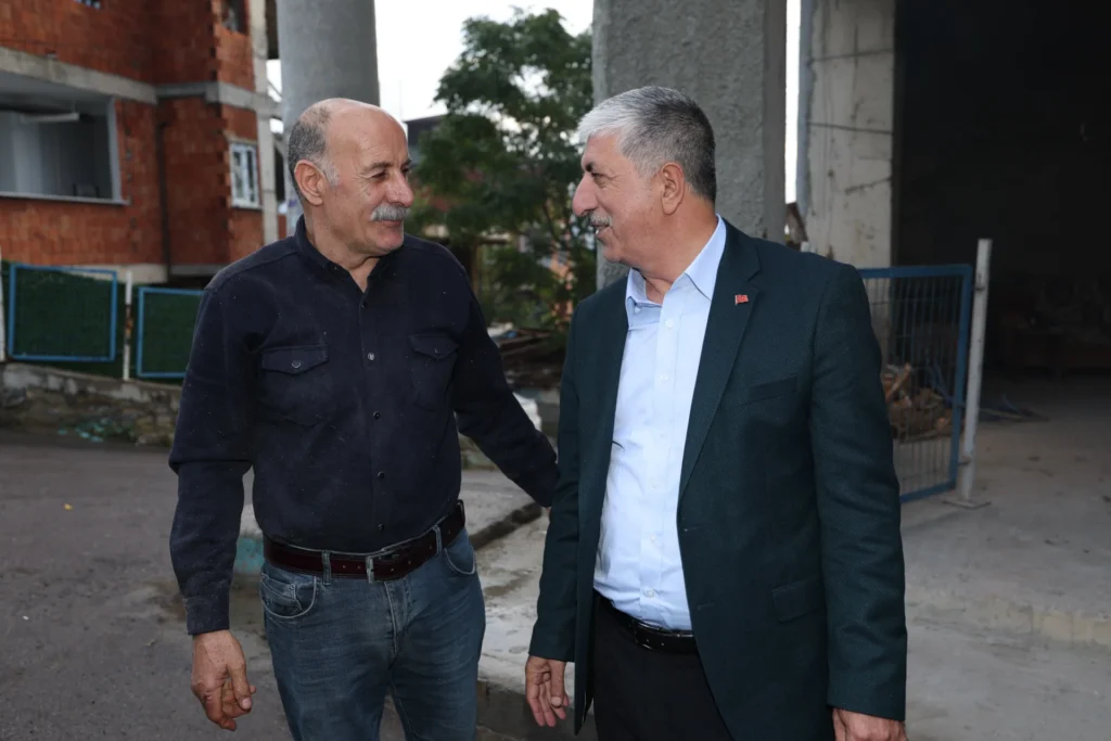 DİLOVASI’NDA YOLLAR YENİLENİYOR: BAŞKAN ÖMEROĞLU ÇALIŞMA ALANLARINI İNCELEDİ - görsel 2