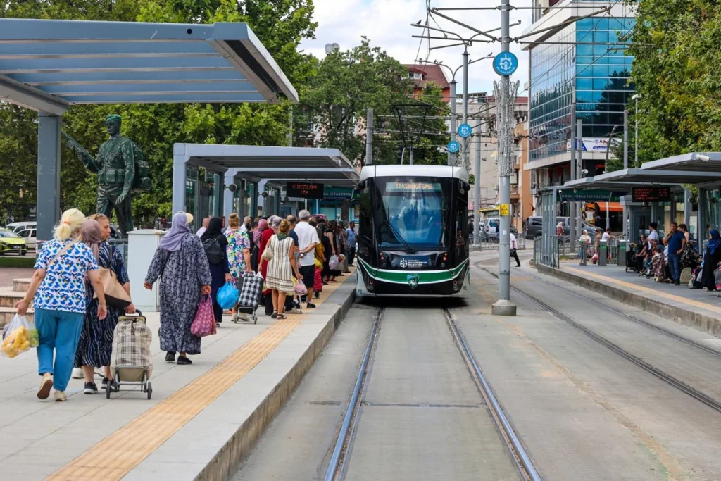 Akçaray’dan yeni rekor: Bir günde 85 bin 546 yolcu - görsel 3