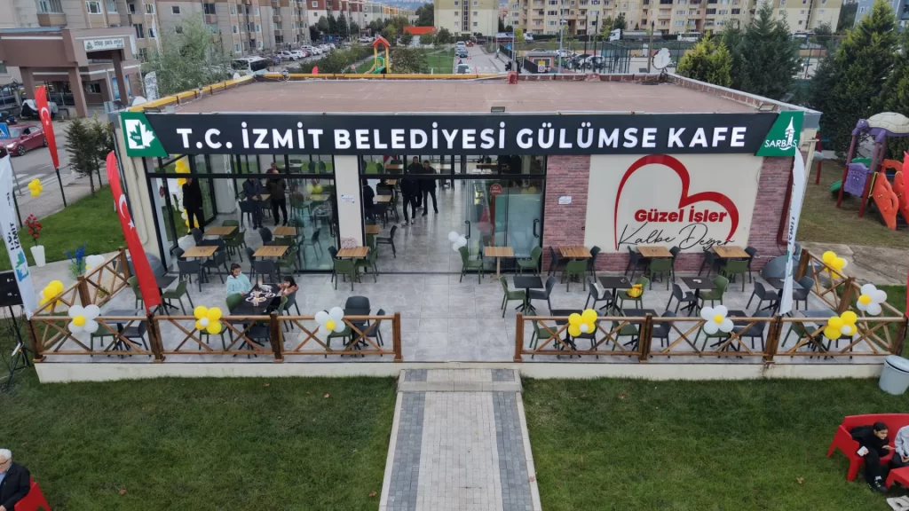 Alikahya’ya yeni sosyal yaşam alanı: Gülümse Kafe açıldı - görsel 4