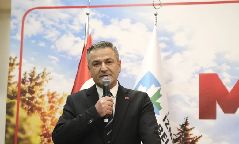İzmit Belediyesi muhtarların gününü kutladı