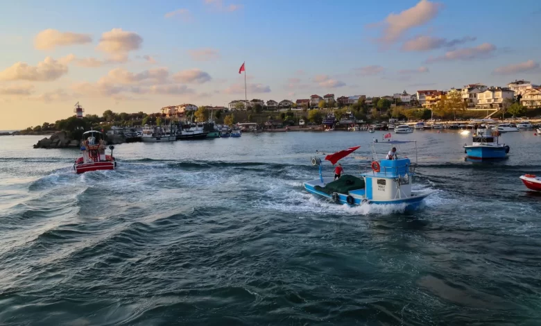 Balıkçının umudu denizde, Büyükşehir yanında