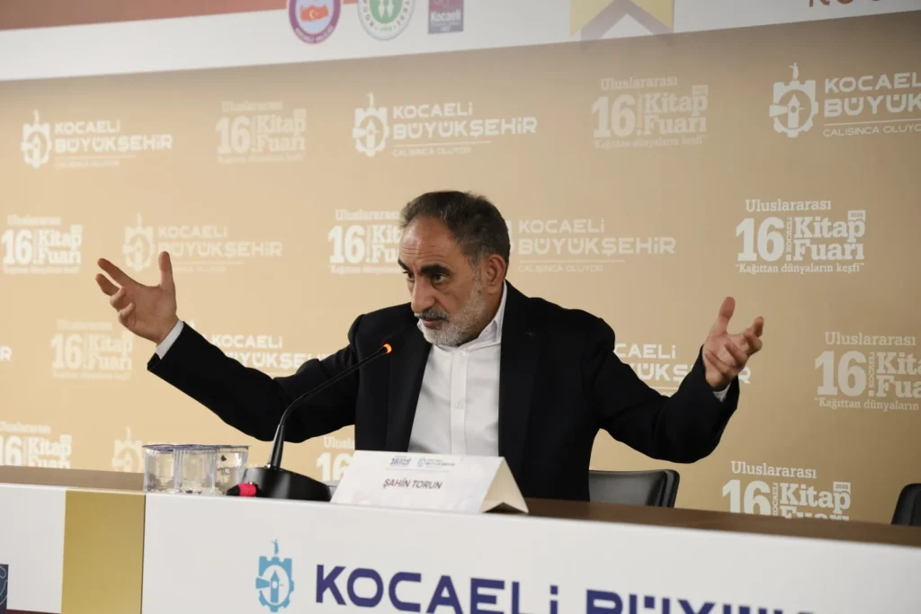 Başkan Büyükakın’ın Soyut — Başkan Büyükakın’ın “Soyut Vatan” kavramı kitaplaştı - görsel 2