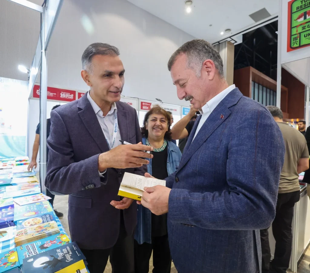 Büyükakın, 7’den 70’e tüm kitapseverlere teşekkür etti - görsel 4